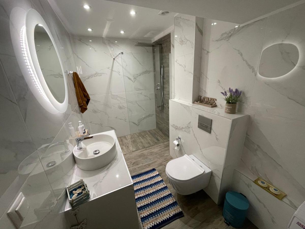 Lovely And Sunny Apartament 300M From Beach!! Peraía Exteriör bild