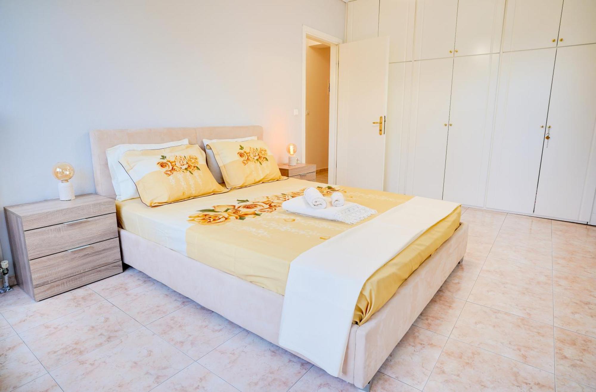 Lovely And Sunny Apartament 300M From Beach!! Peraía Exteriör bild