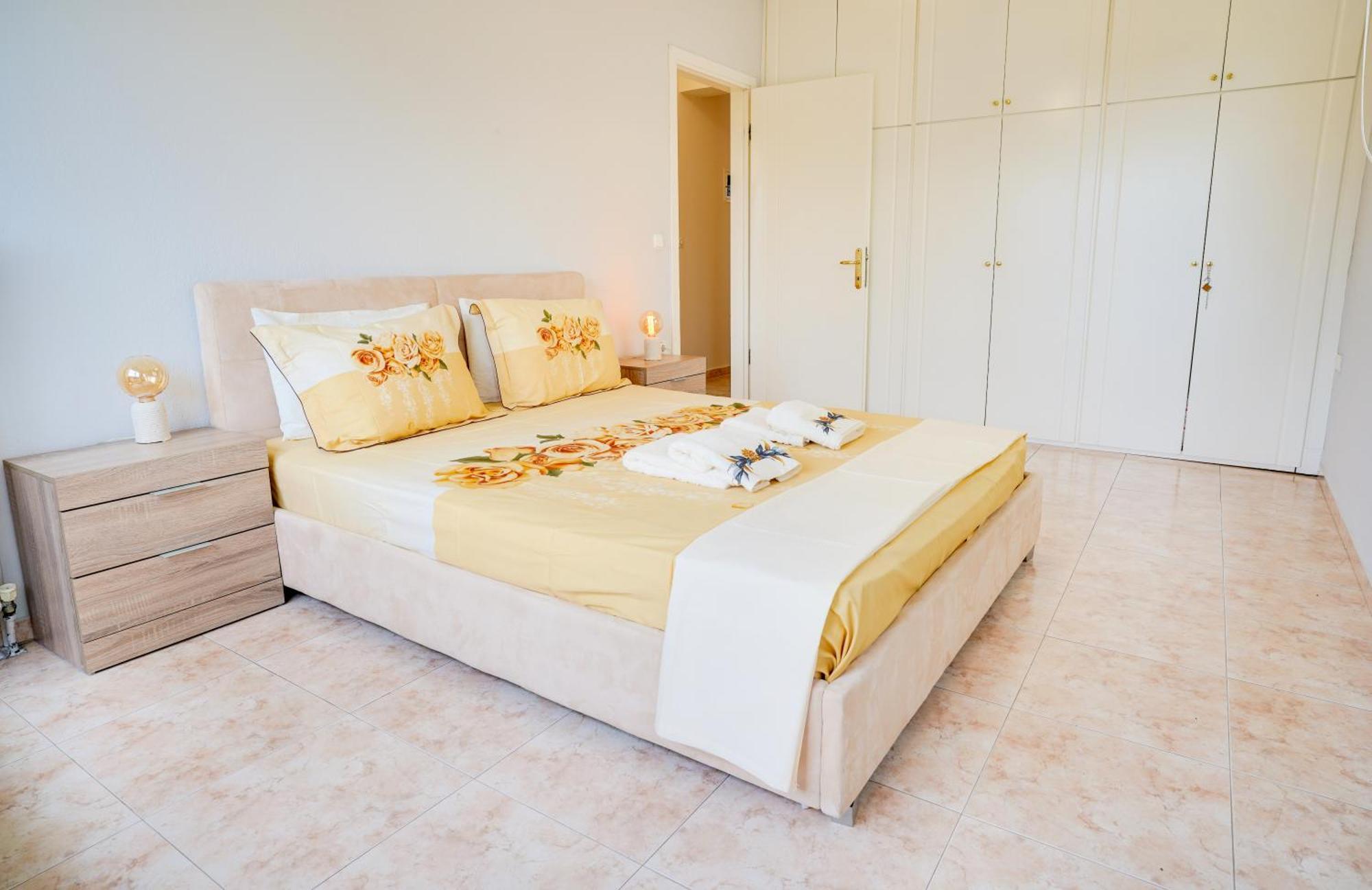 Lovely And Sunny Apartament 300M From Beach!! Peraía Exteriör bild